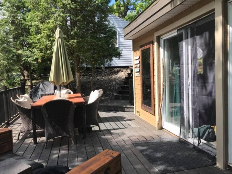 Om Chalet 2 Avec Spa Et Foyer Borde Du Fleuve Saint-Pierre-de-l'Ile-d'Orleans Exterior foto